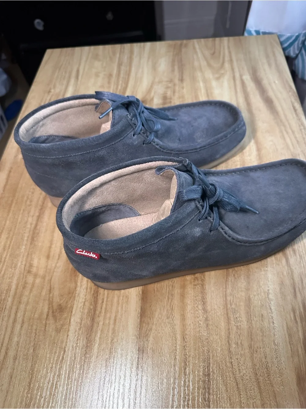 Men's Suede Lace-Up Chukka Boots — Gray